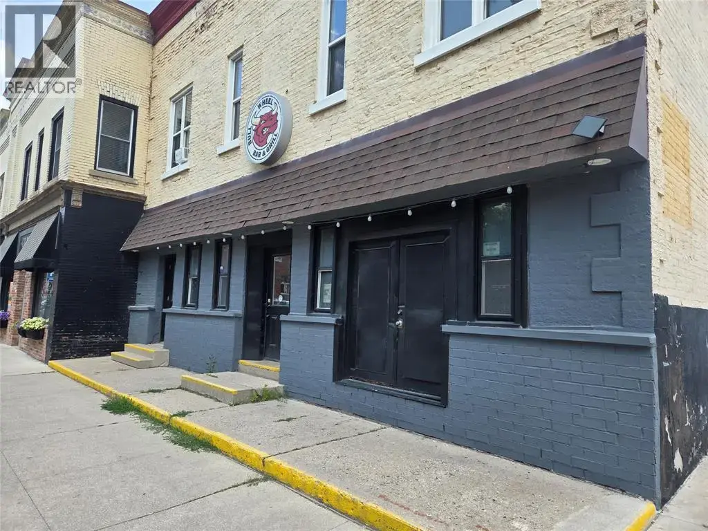 4196 Petrolia Line, Petrolia
